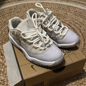 Gently used concord 11 size 11c